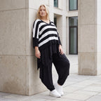 Warmes Strickshirt in weichem Stretchstrick mit V-Ausschnitt in kastiger Destroyedoptik