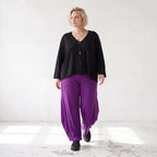 Violette Ballonhose aus softem Slinkystretch mit weitem Bein Flügeltaschen Schlupfbund