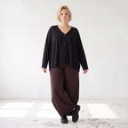 Fliessende Ballonhose in Dunkelbraun aus softem Slinky Stretch mit weitem Bein bequem