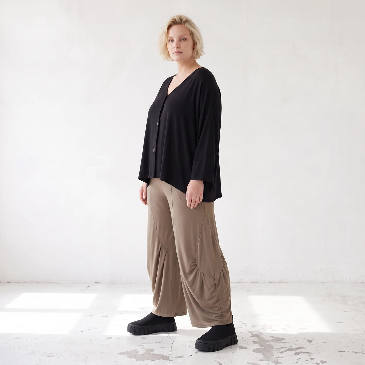 Ballonhose in Camel aus Slinkystoff mit Stretch in weiter Form für Alltag und Büro Look