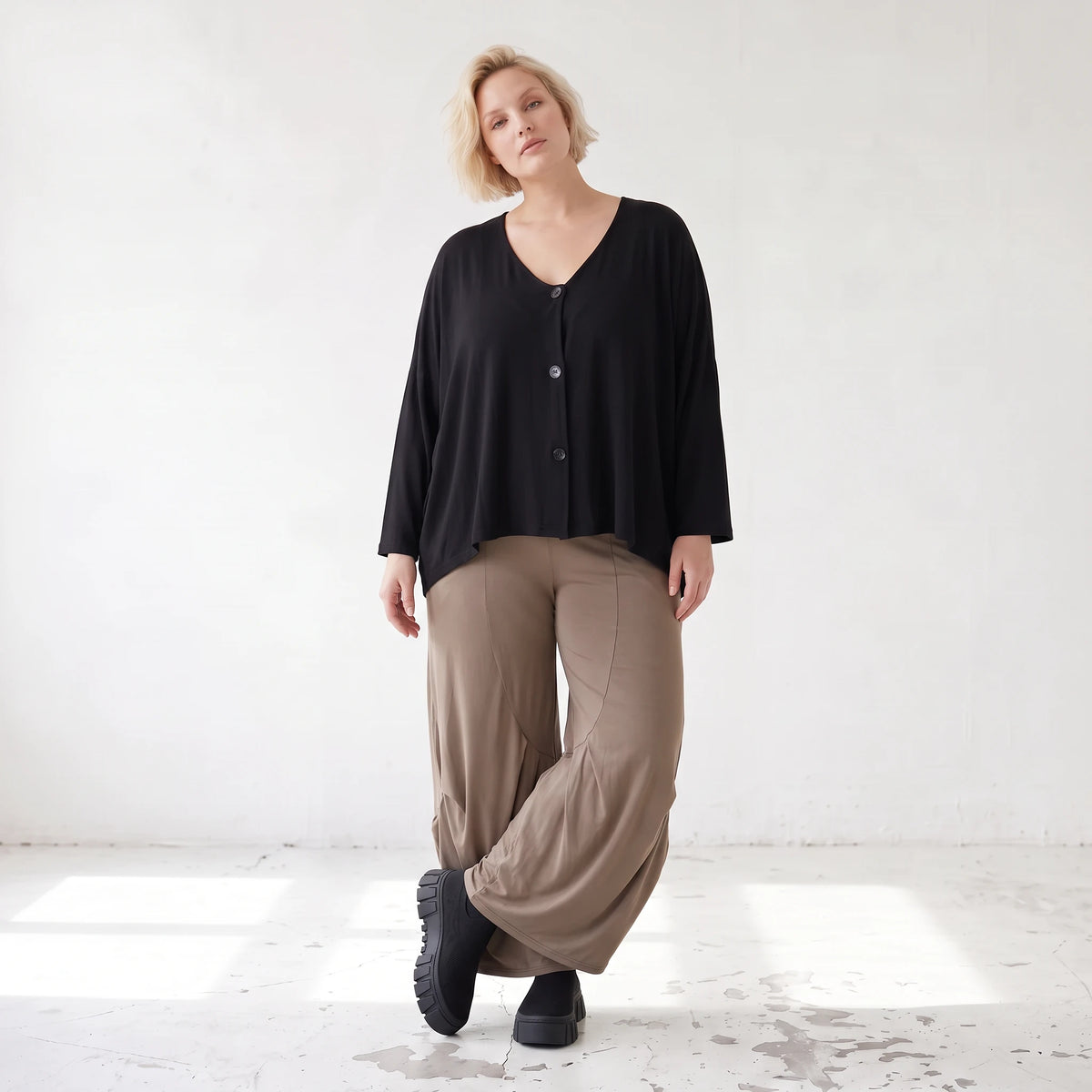 Ballonhose in Camel aus Slinkystoff mit Stretch in weiter Form für Alltag und Büro Look