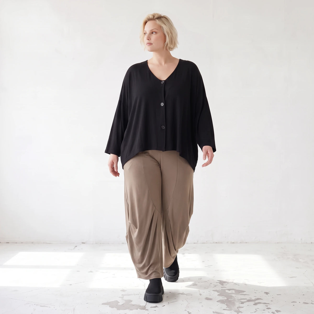Ballonhose in Camel aus Slinkystoff mit Stretch in weiter Form für Alltag und Büro Look