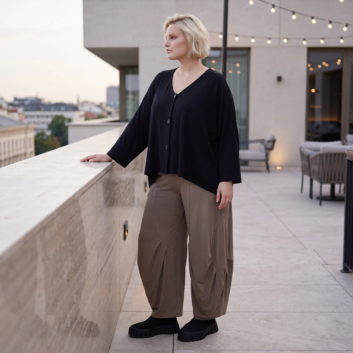 Ballonhose in Camel aus Slinkystoff mit Stretch in weiter Form für Alltag und Büro Look