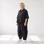 Leichte Sommerbluse im Crashlook aus Popeline mit Hemdkragen und gerundetem Schnitt
