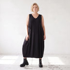 Ärmelloses Ballonkleid aus weichem Jersey mit V-Ausschnitt und elastischem Gummisaum