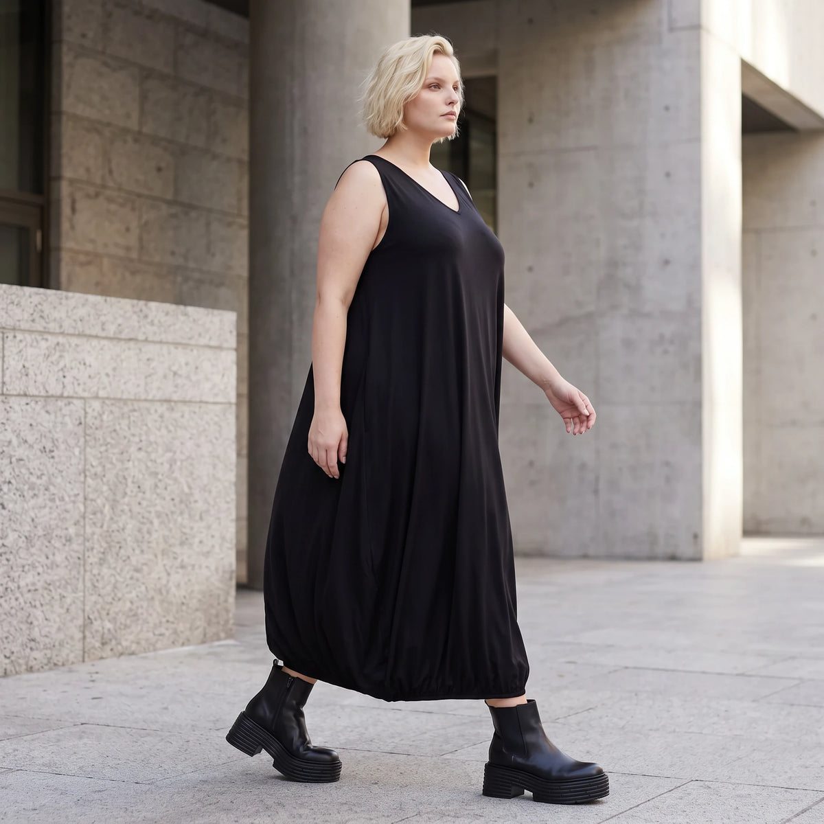 Ärmelloses Ballonkleid aus weichem Jersey mit V-Ausschnitt und elastischem Gummisaum