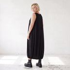Ärmelloses Ballonkleid aus weichem Jersey mit V-Ausschnitt und elastischem Gummisaum