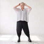 Chiffonbluse in Schwarz/Weiß mit Hemdkragen und gerundetem Saum luftig elegant sommerlich
