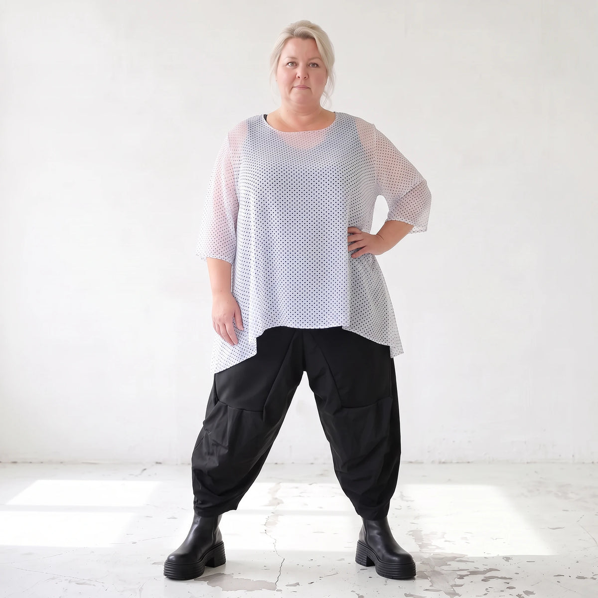 Leichtes Chiffonshirt in Weiss mit Rundhalsausschnitt 3/4-Arm und transparenter A-Linie