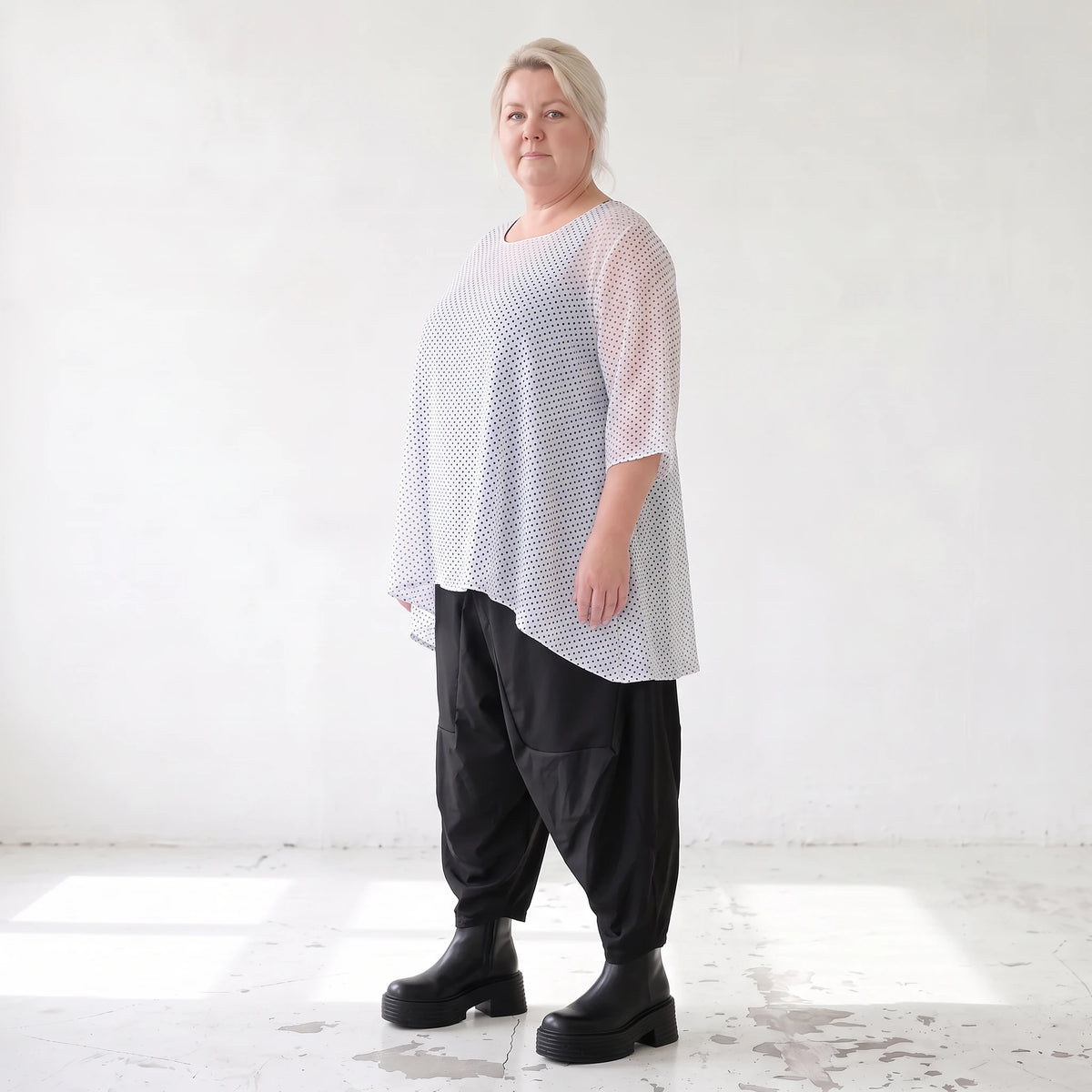 Leichtes Chiffonshirt in Weiss mit Rundhalsausschnitt 3/4-Arm und transparenter A-Linie