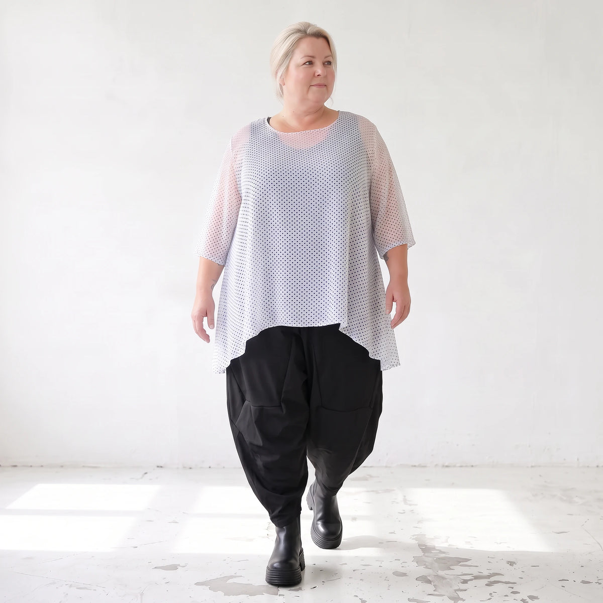 Leichtes Chiffonshirt in Weiss mit Rundhalsausschnitt 3/4-Arm und transparenter A-Linie