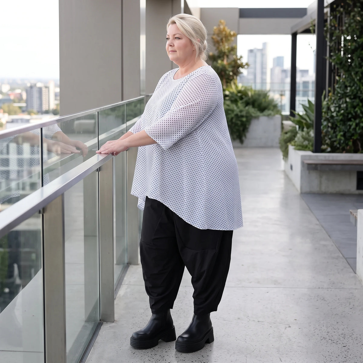 Leichtes Chiffonshirt in Weiss mit Rundhalsausschnitt 3/4-Arm und transparenter A-Linie