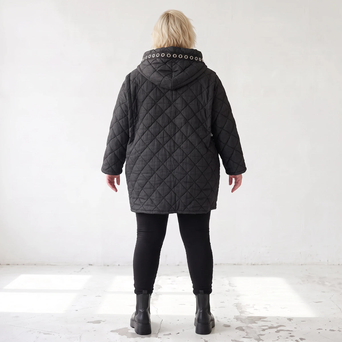 Gefütterte schwarze Kapuzenjacke im Denimlook mit geradem Schnitt warme Winterjacke