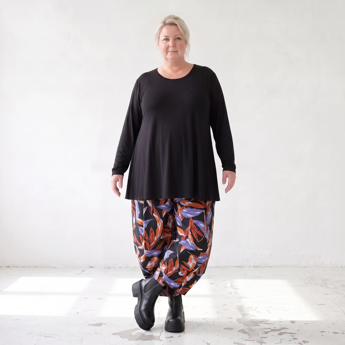 Schwarze Ballonhose aus Romanitjersey mit weitem Bein und Elasthan für lässigen Komfort