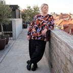 Langarmshirt aus Romanit Jersey in Schwarz/Orange mit Glockenschnitt pflegeleicht weich