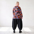 Langarmshirt aus Romanit Jersey in Schwarz/Orange mit Glockenschnitt pflegeleicht weich
