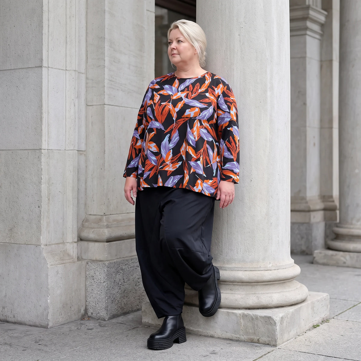 Langarmshirt aus Romanit Jersey in Schwarz/Orange mit Glockenschnitt pflegeleicht weich