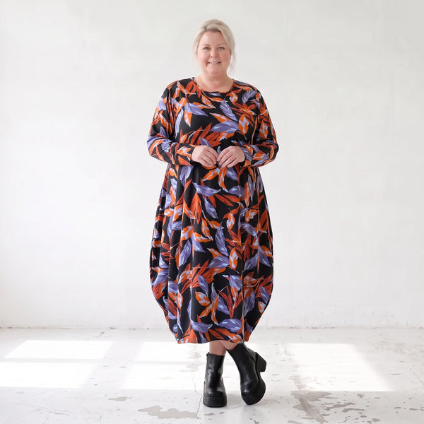 Weiches Romanitjerseykleid in Schwarz/Orange mit Ballonform Langarm Rundhalsausschnitt