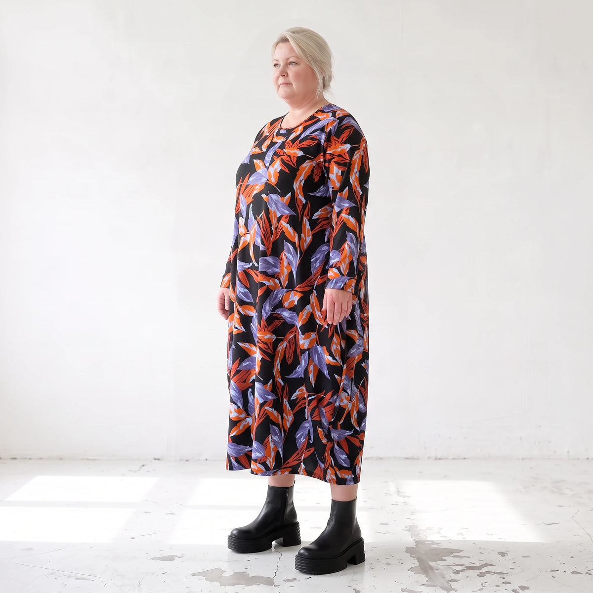 Weiches Romanitjerseykleid in Schwarz/Orange mit Ballonform Langarm Rundhalsausschnitt