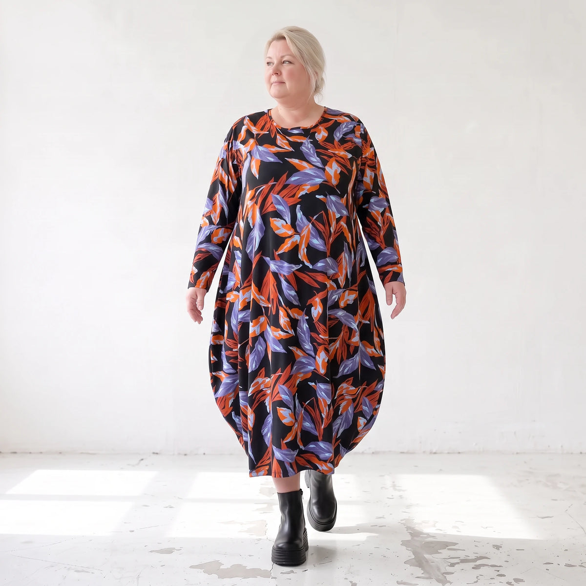 Weiches Romanitjerseykleid in Schwarz/Orange mit Ballonform Langarm Rundhalsausschnitt