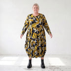 Ballonkleid aus Schwarz/Gelb Romanitjersey mit Langarm und weichem Rundhalsausschnitt