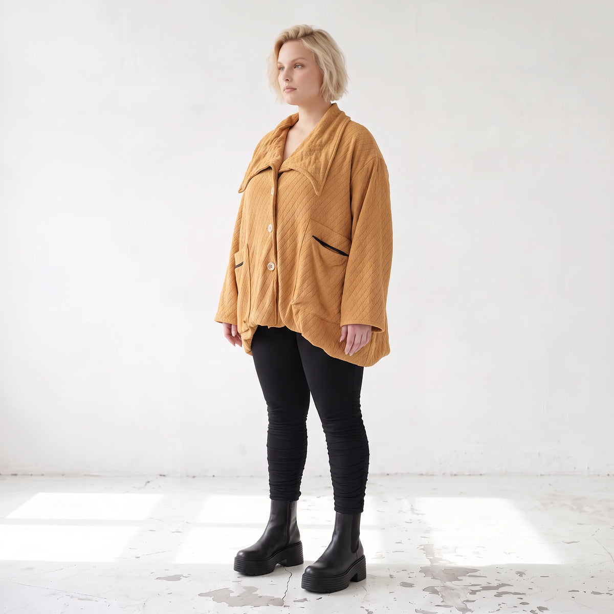 Kuschelige Plüschjacke in Camel gefüttert mit Hemdkragen und Reißverschlusstaschen
