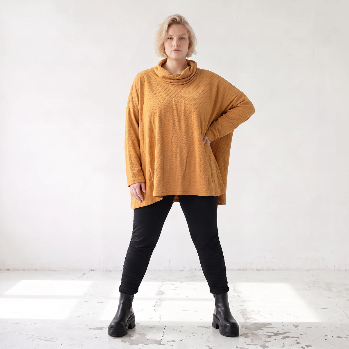Kuscheliges Plüschshirt in Camel mit Rollkragen und schmeichelnder A-Linie Basic Look