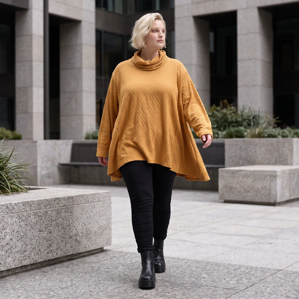 Kuscheliges Plüschshirt in Camel mit Rollkragen und schmeichelnder A-Linie Basic Look