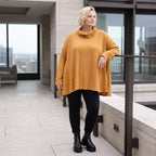 Kuscheliges Plüschshirt in Camel mit Rollkragen und schmeichelnder A-Linie Basic Look