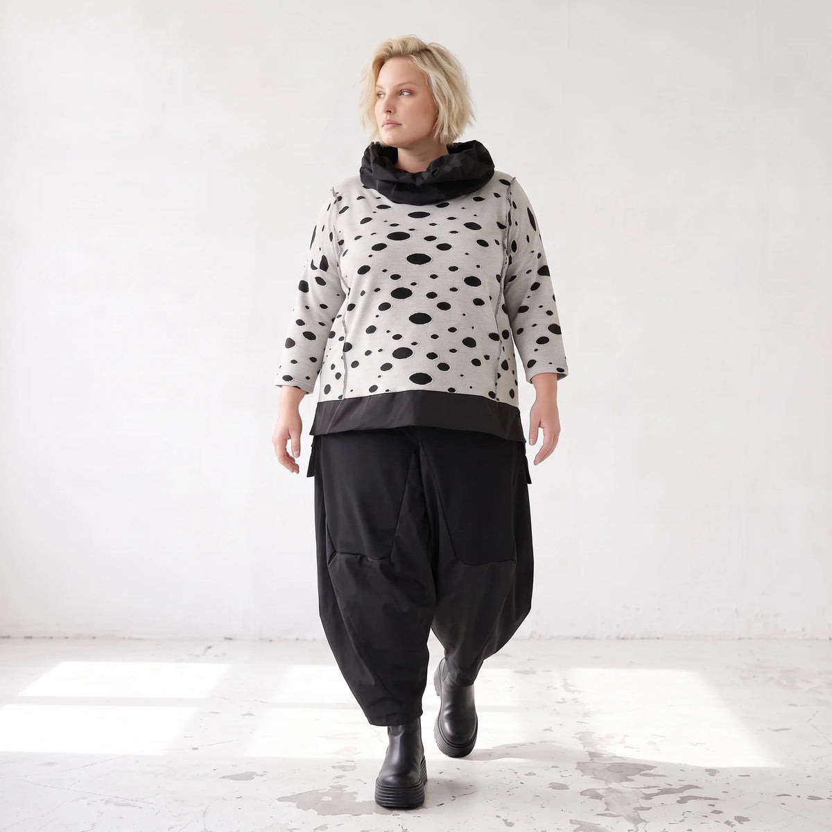 Grau/Schwarzes Feinstrickshirt mit Rollkragen mit geradem Schnitt aus Stretchqualität