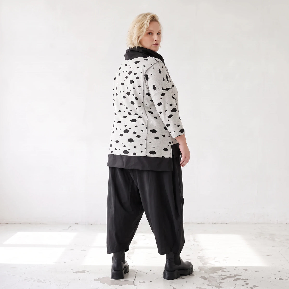 Grau/Schwarzes Feinstrickshirt mit Rollkragen mit geradem Schnitt aus Stretchqualität