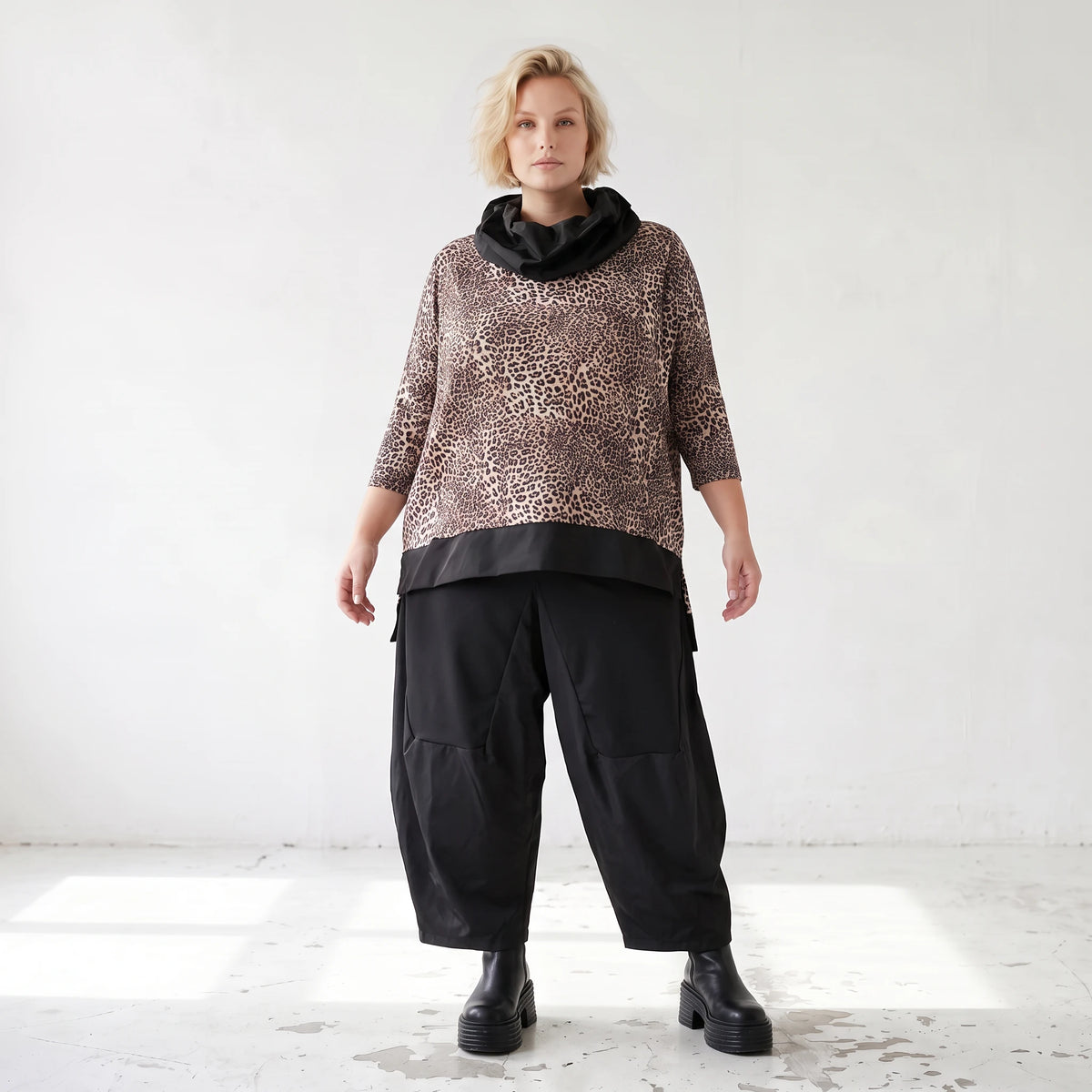 Feinstrick Rollkragenpullover in Beige/Schwarz mit geradem Schnitt kuschelig weich warm