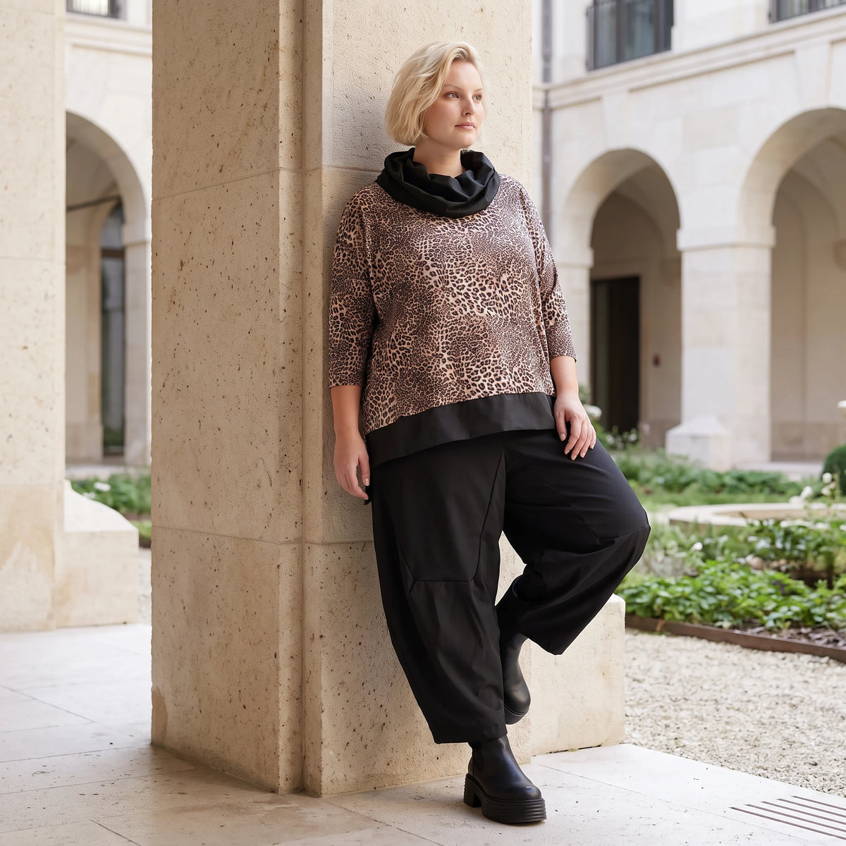 Feinstrick Rollkragenpullover in Beige/Schwarz mit geradem Schnitt kuschelig weich warm