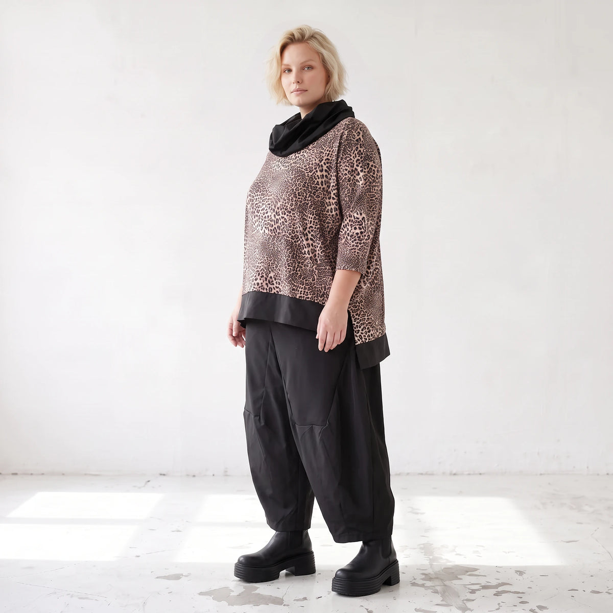 Feinstrick Rollkragenpullover in Beige/Schwarz mit geradem Schnitt kuschelig weich warm