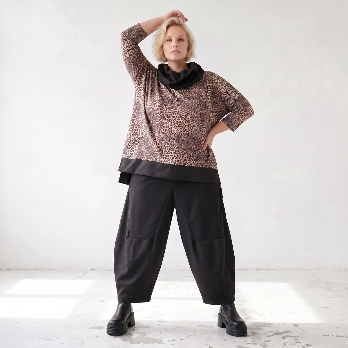 Feinstrick Rollkragenpullover in Beige/Schwarz mit geradem Schnitt kuschelig weich warm