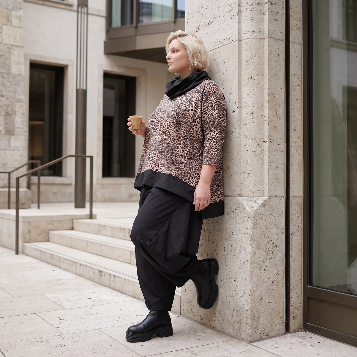 Feinstrick Rollkragenpullover in Beige/Schwarz mit geradem Schnitt kuschelig weich warm
