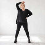 Weicher Strickpullover in Strickoptik aus Baumwolle mit Vokuhila-Schnitt und Schlitzen
