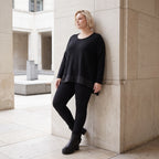 Weicher Strickpullover in Strickoptik aus Baumwolle mit Vokuhila-Schnitt und Schlitzen