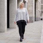 Weicher Strickpullover mit Rundhals aus Baumwolle und Memorytaft mit Seitenschlitzen