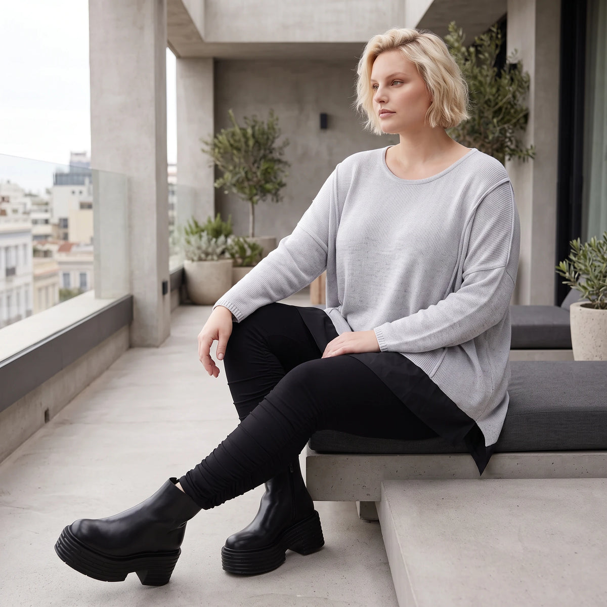 Weicher Strickpullover mit Rundhals aus Baumwolle und Memorytaft mit Seitenschlitzen