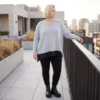 Weicher Strickpullover mit Rundhals aus Baumwolle und Memorytaft mit Seitenschlitzen