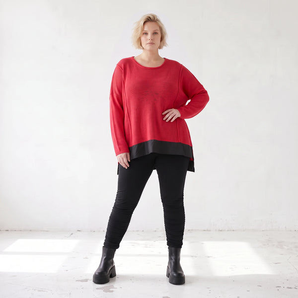 Warmer Strickpullover aus Strick und Memorytaft mit Vokuhilasaum und Seitenschlitzen