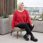 Warmer Strickpullover aus Strick und Memorytaft mit Vokuhilasaum und Seitenschlitzen
