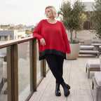 Warmer Strickpullover aus Strick und Memorytaft mit Vokuhilasaum und Seitenschlitzen