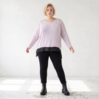 Altrosa Strickshirt mit Memorytaft Faltennaht seitlichen Schlitzen und langem Rückteil