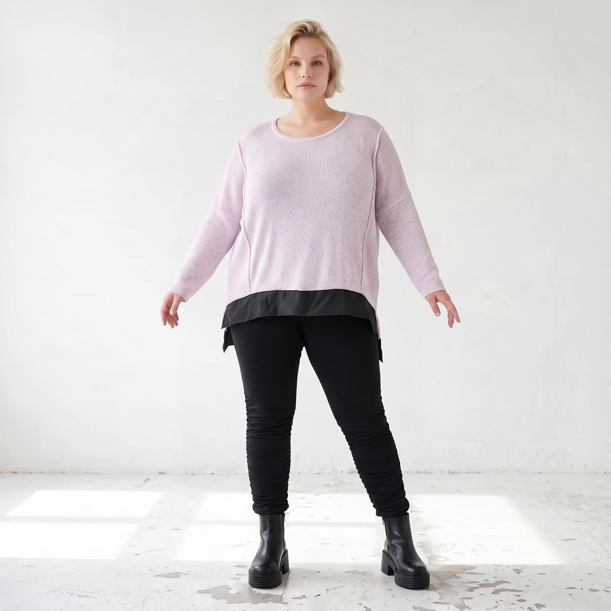Altrosa Strickshirt mit Memorytaft Faltennaht seitlichen Schlitzen und langem Rückteil