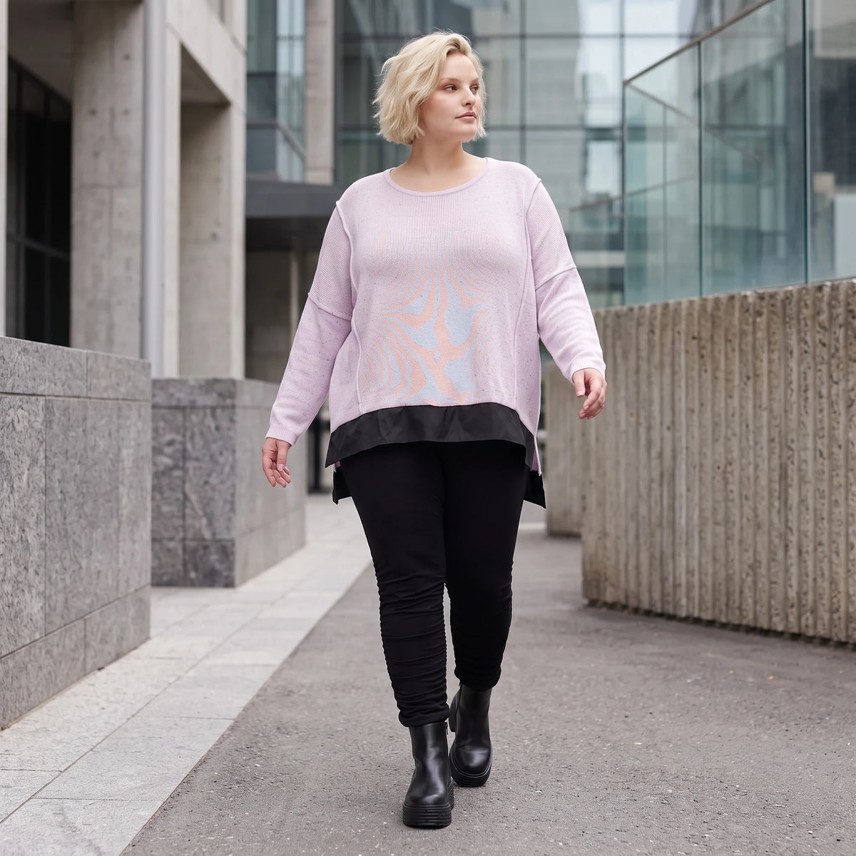 Altrosa Strickshirt mit Memorytaft Faltennaht seitlichen Schlitzen und langem Rückteil