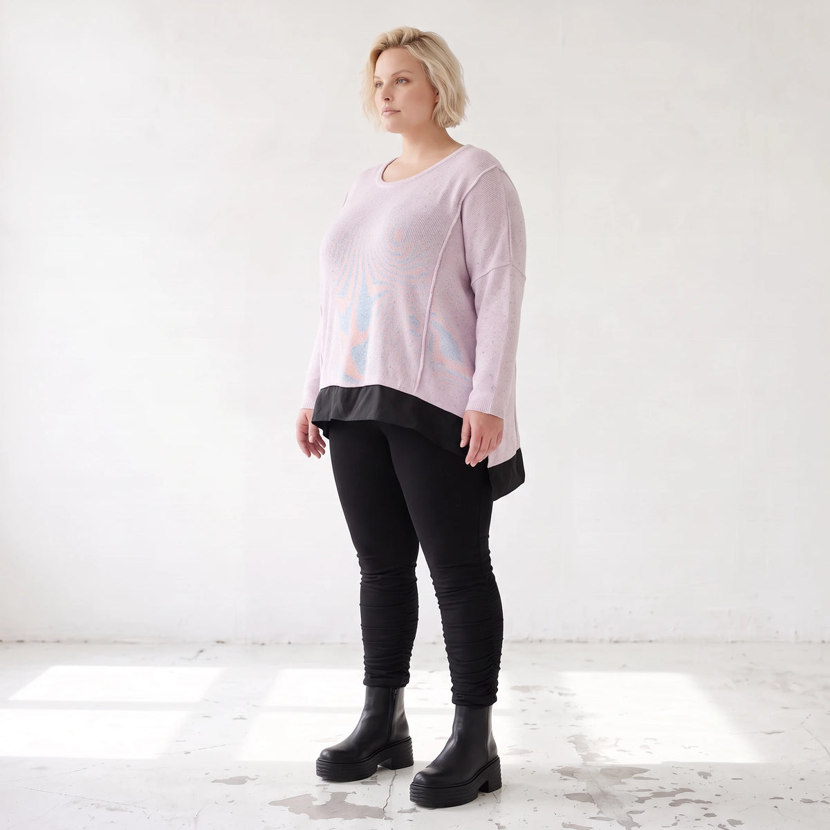 Altrosa Strickshirt mit Memorytaft Faltennaht seitlichen Schlitzen und langem Rückteil