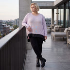 Altrosa Strickshirt mit Memorytaft Faltennaht seitlichen Schlitzen und langem Rückteil