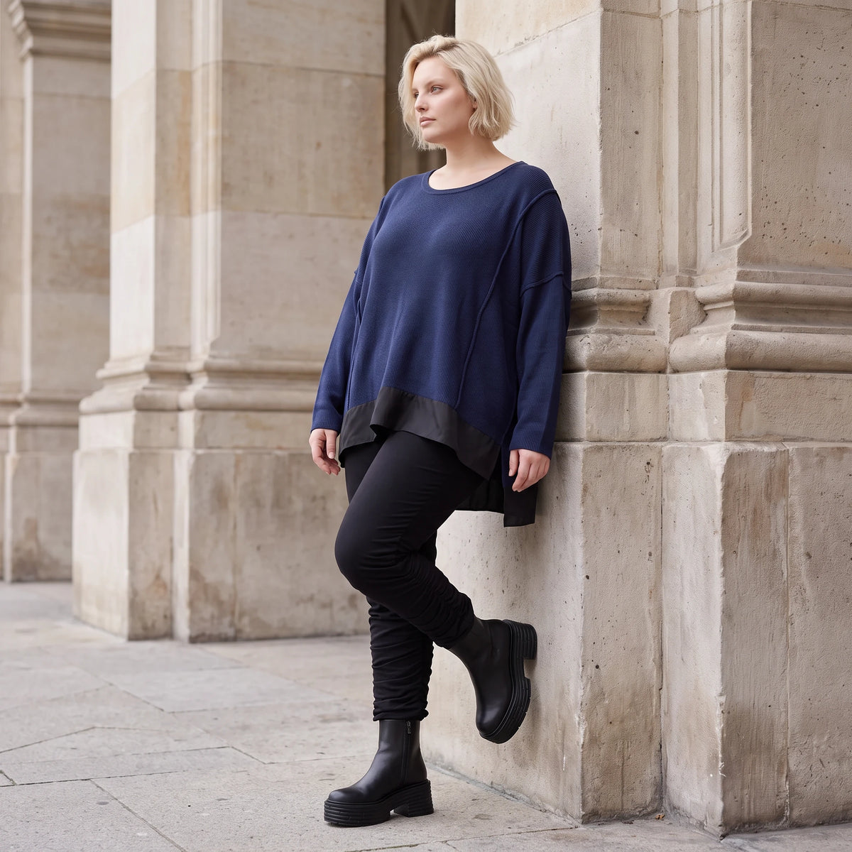 Wintershirt in Navy aus Strick mit Stretch Memorytaft Seitenschlitzen und Zipfelsaum